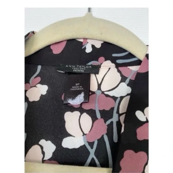 ANN TAYLOR Black Floral Blouse - Picture 5 of 7